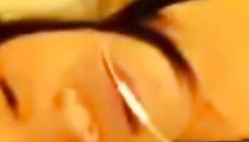 Kagney tai phim xex khong che Linn Karter bị một người lạ làm cho chảy máu