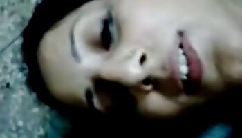 Ladyboy Natty chèn quả bóng gôn và hen tai phim lưng trần