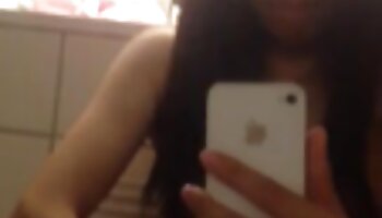 Mẹ tai phim sex pha trinh mang kính và tất dài cho Giáng sinh