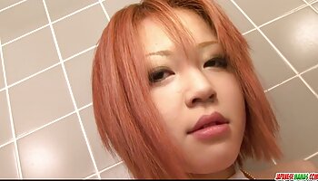 Kinky Orina yêu tai phim sêx bị đập trong văn phòng